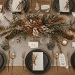 Decos de mariage table champetre avec fleurs et bougies