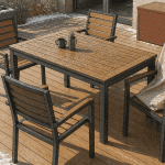 salon de jardin qui peut rester dehors l'hiver en aluminium et teck sur terrasse en hiver